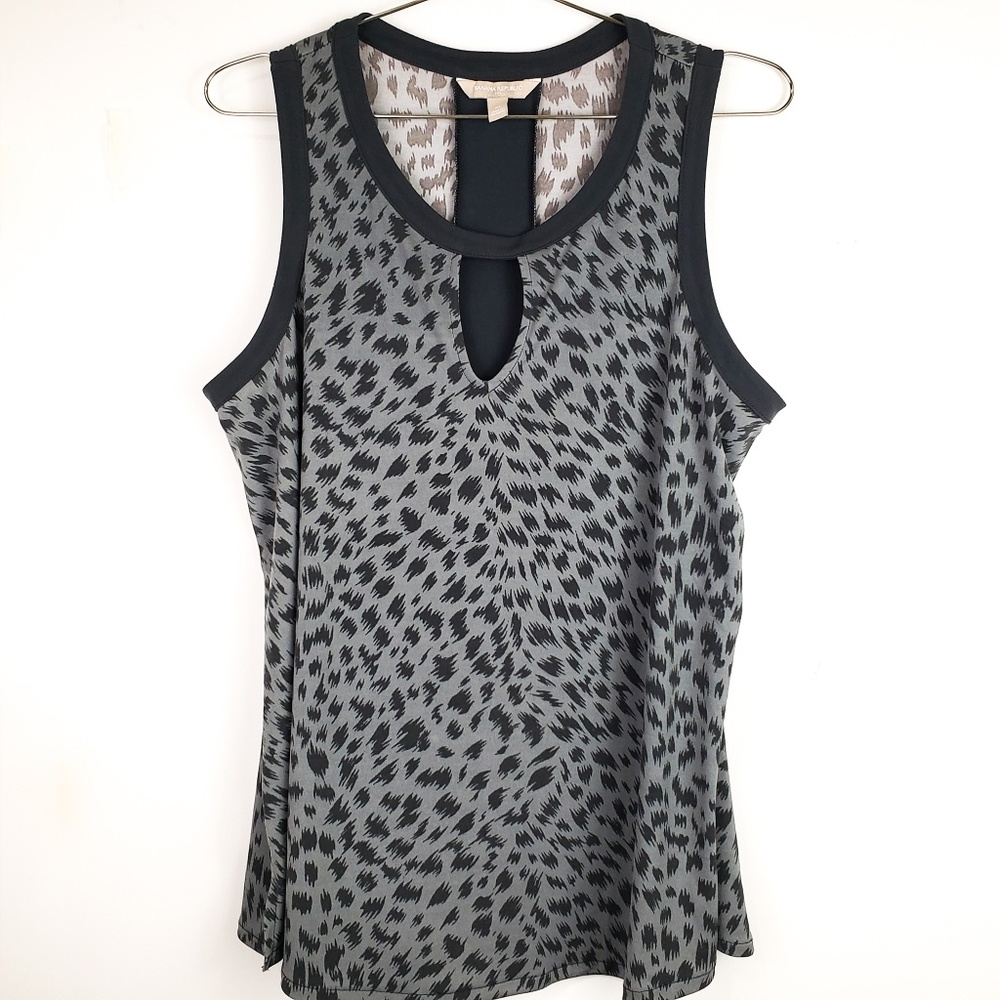 ⭐ Banana Republic Gray Keyhole Animal Print Blouse